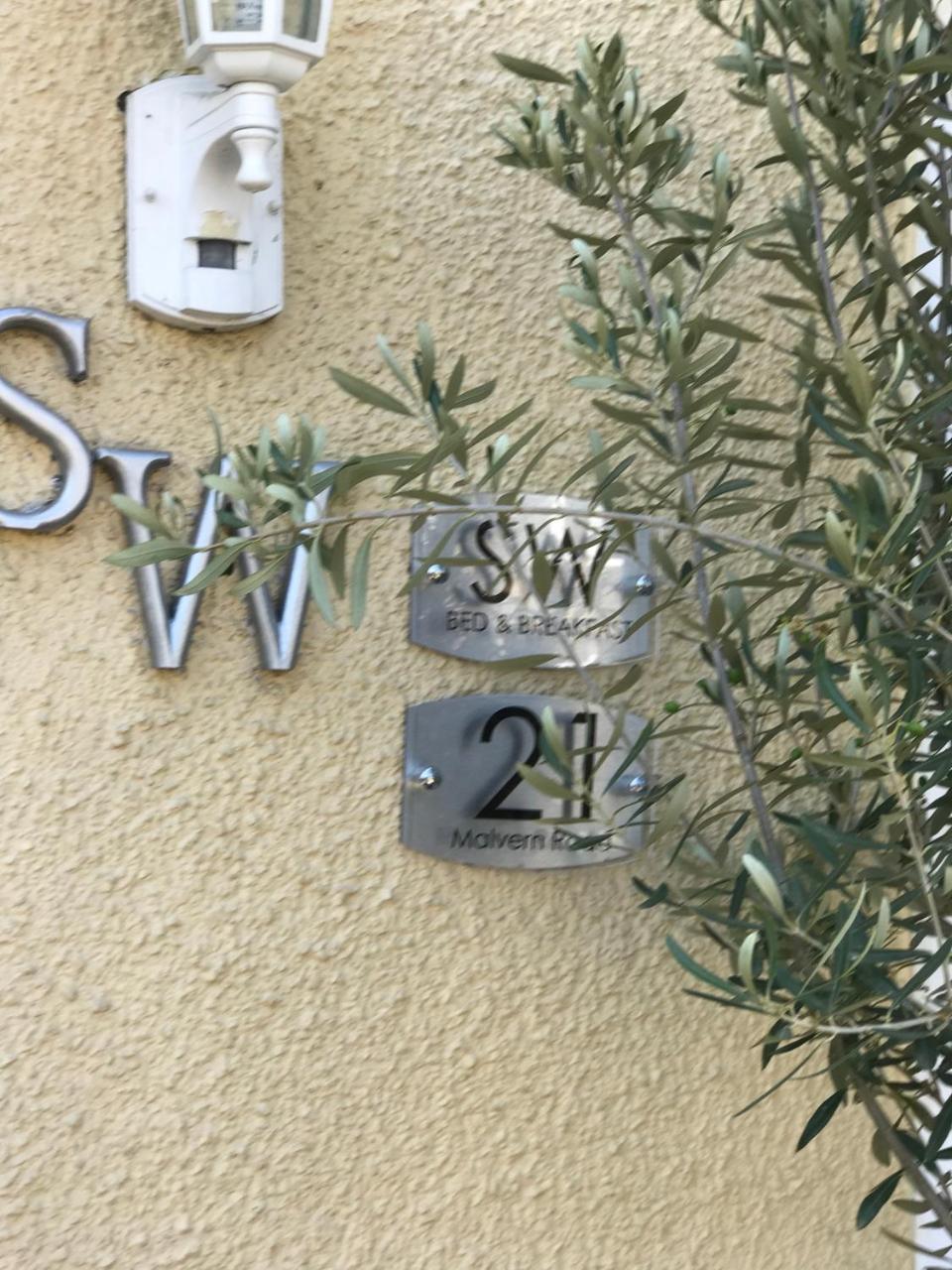 Sw Bed & Breakfast Swindon Exterior foto